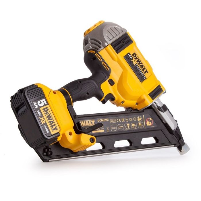 Pistol pentru batut cuie Dewalt DCN692P2, 18V, cu acumulator